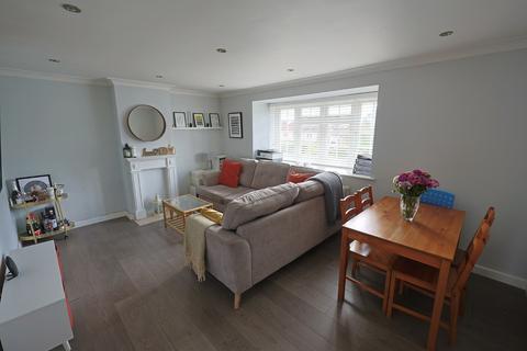 2 bedroom flat for sale, Ranelagh Court, Glendale Avenue, Edgware, HA8