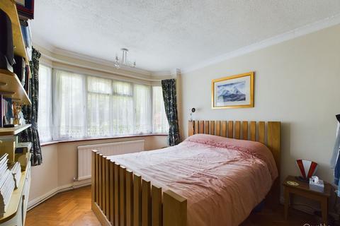 3 bedroom bungalow for sale, Ballards Way, Croydon