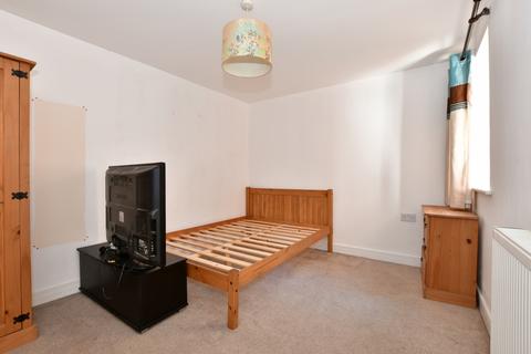 2 bedroom ground floor flat to rent, Mill Hill Road Cowes PO31