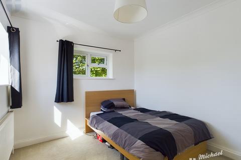 2 bedroom flat to rent, Mundys Farm, Southside
