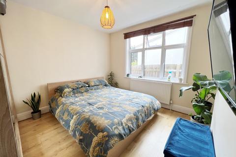 2 bedroom flat to rent, Tankerville Drive, Leigh-on-Sea, Essex