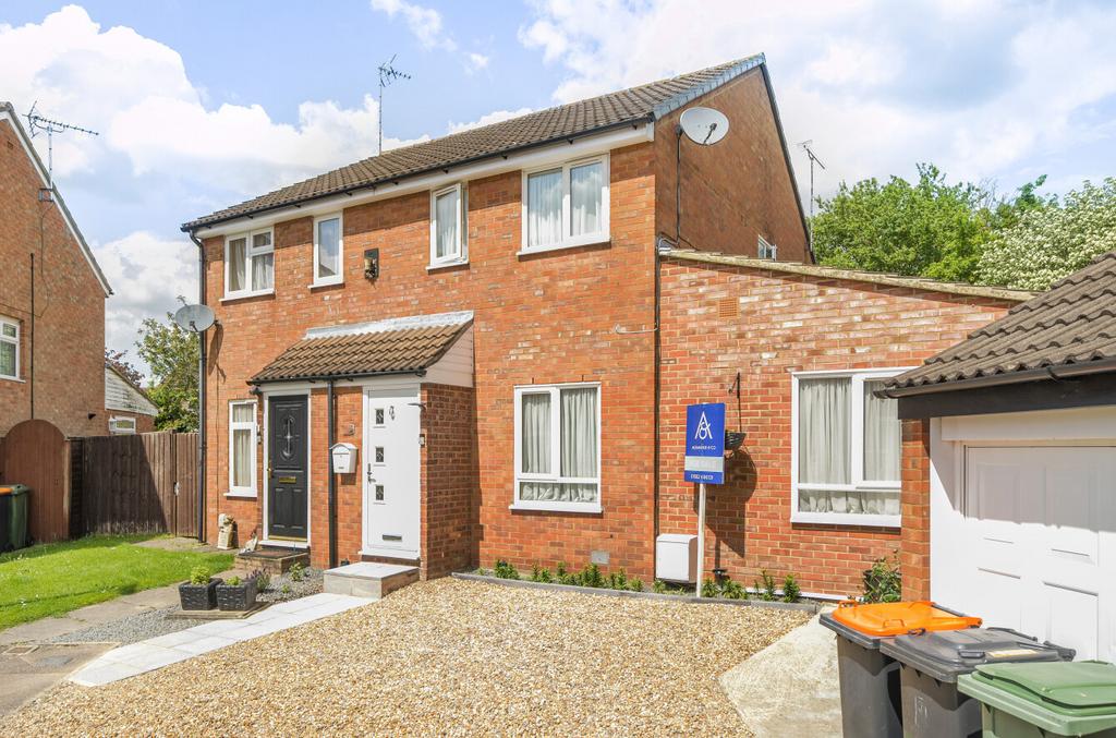 Houghton Regis, Dunstable LU5 3 bed semidetached house for sale £290,000