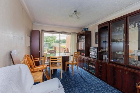 17 Radcot Avenue, Slough, SL3 8EJ