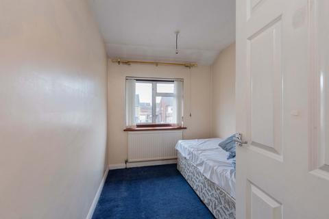 17 Radcot Avenue, Slough, SL3 8EJ