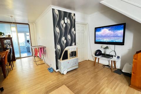 3 bedroom terraced house to rent, Lawdons Gardens, Croydon CR0