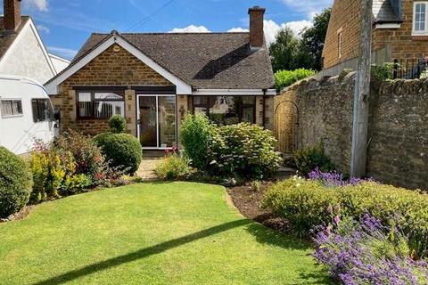 2 bedroom detached bungalow for sale, Middleton Cheney,  Banbury,  OX17