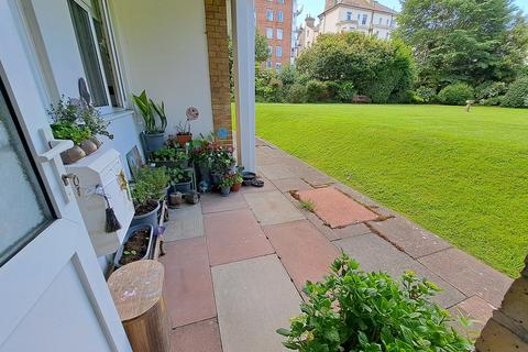1 bedroom apartment for sale, Chiswick Place, Just off Seafront, West of Town, Eastbourne BN21