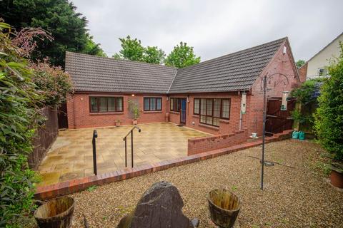 2 bedroom detached bungalow for sale, Waverley Road, Hillmorton, Rugby, CV21