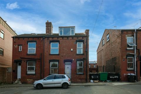 2 bedroom terraced house to rent, Upper Woodview Place, Beeston, Leeds, LS11