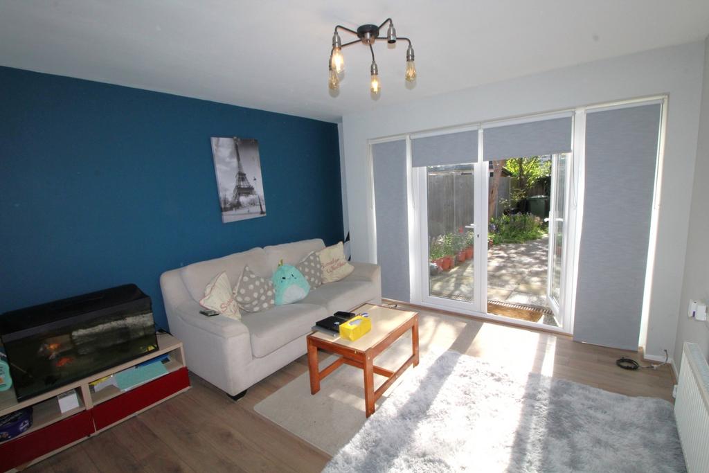 Marden Ash, Basildon, Essex, SS15 2 bed ground floor flat £1,300 pcm