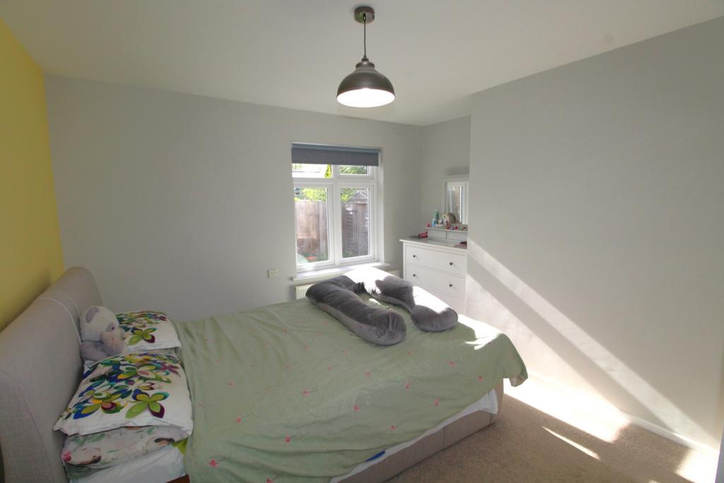 Marden Ash, Basildon, Essex, SS15 2 bed ground floor flat £1,300 pcm