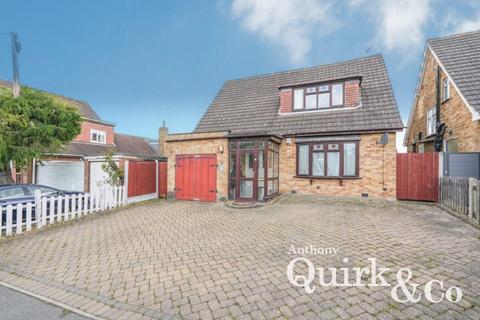 4 bedroom detached house for sale, South Hanningfield Way, Wickford, SS11