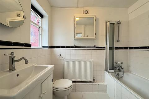 1 bedroom apartment to rent, Meadow Road, Bromley