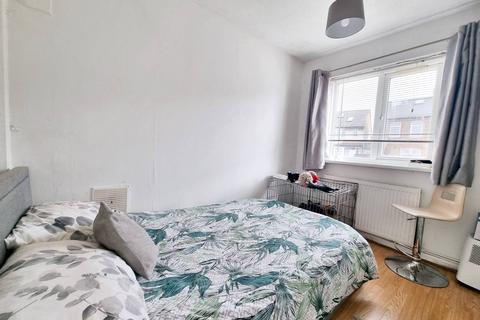 1 bedroom flat to rent, Hogarth Crescent, London SW19