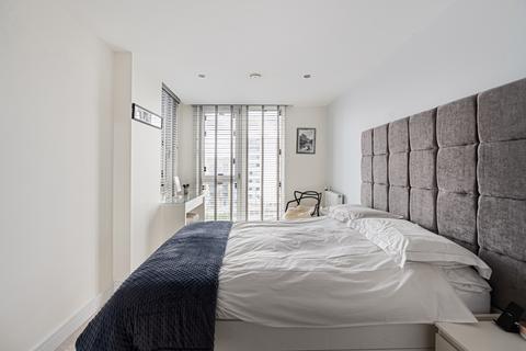 3 bedroom flat for sale, The Crescent, London SE8