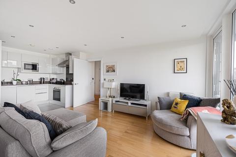 3 bedroom flat for sale, The Crescent, London SE8