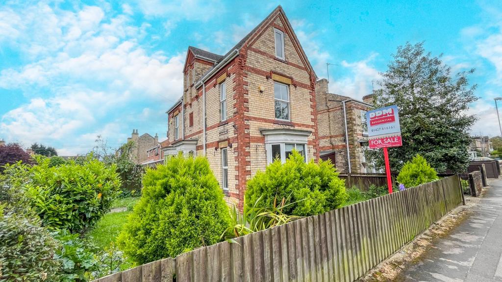 Hotspur Road, Gainsborough... 4 bed detached house for sale £180,000