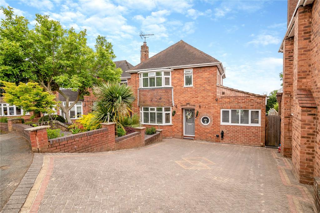 18 Foxlands Avenue, Penn, Wolverhampton 3 bed detached house for sale