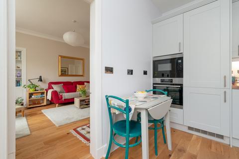 13/2 Granton Road, Edinburgh, EH5 3QJ
