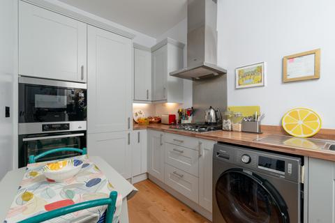 13/2 Granton Road, Edinburgh, EH5 3QJ