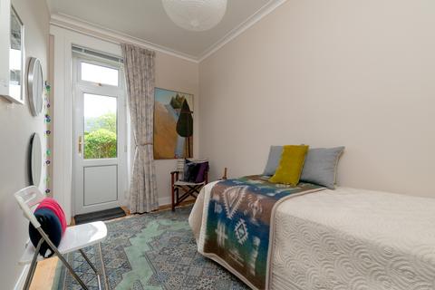13/2 Granton Road, Edinburgh, EH5 3QJ