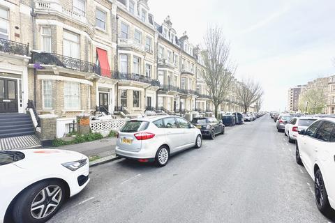 3 bedroom flat to rent, First Avenue, Hove BN3