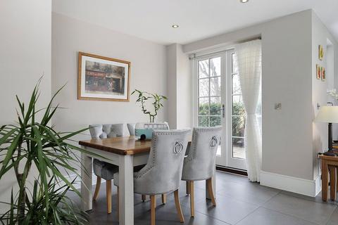 22 Sargent Square, Broadway, WR12 7FE