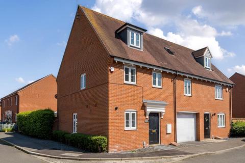 3 bedroom townhouse to rent, Buckingham Park,  Aylesbury,  HP19