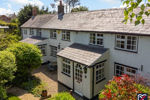 25 Bell Lane, Syresham, Brackley, NN13 5HP