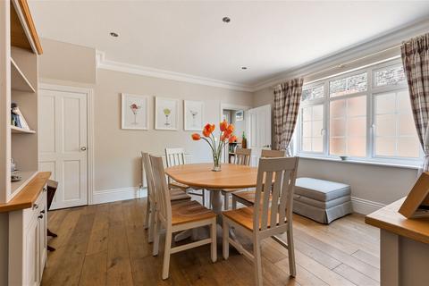 45 Blackborough Road, Reigate, RH2 7BU