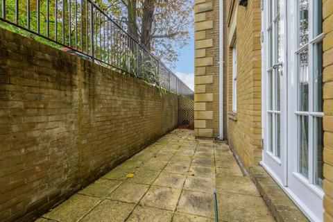 2 bedroom flat for sale, New Southgate,  London,  N11