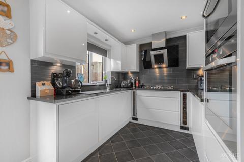 4 bedroom detached house for sale, Ludham Gardens, Chesterfield, Derbyshire, S41