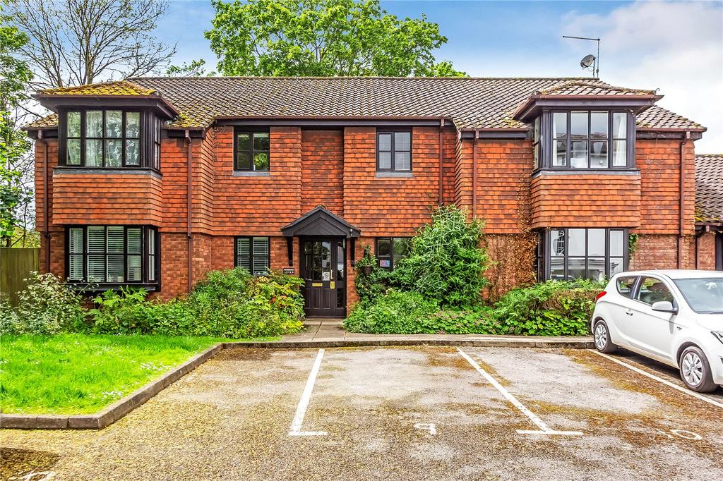 Main Road, Edenbridge, Kent, TN8 2 bed apartment for sale £285,000