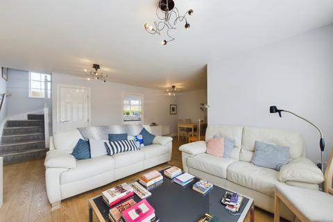 32 Roughdown Road, Hemel Hempstead, HP3 9AX