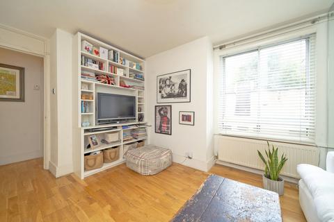 1 bedroom mews to rent, Alexander Mews, London