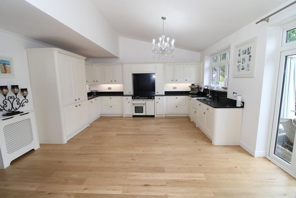 Ash Grove, West Wickham, BR4 5 bed semidetached house for sale £985,000