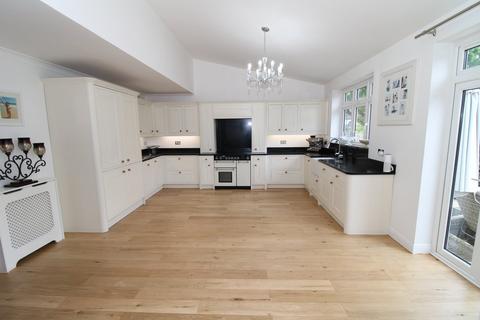 9 Ash Grove, West Wickham, BR4 0QL