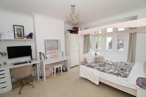 9 Ash Grove, West Wickham, BR4 0QL