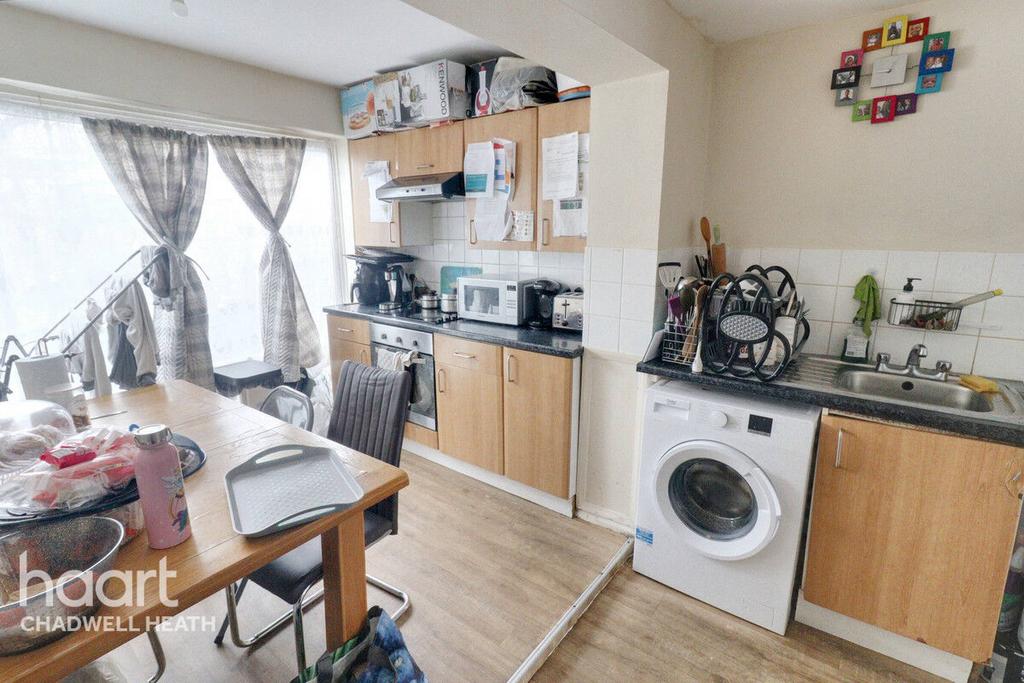 Green Lane, Dagenham 3 bed terraced house for sale £325,000