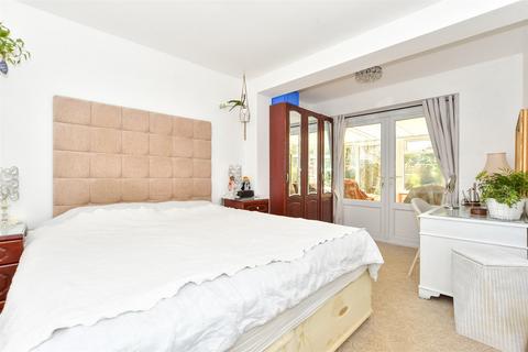 25 Briar Close, Yapton, Arundel, BN18 0ES