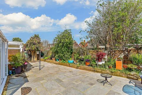 25 Briar Close, Yapton, Arundel, BN18 0ES