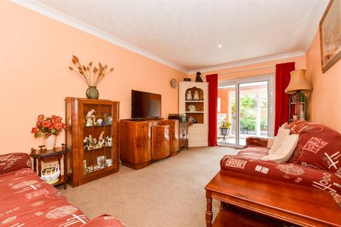 12 Alfred Road, Greatstone, New Romney, TN28 8SH