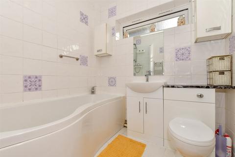 12 Alfred Road, Greatstone, New Romney, TN28 8SH