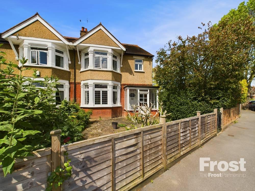 Greenlands Road, StainesuponThames... 4 bed semidetached house for