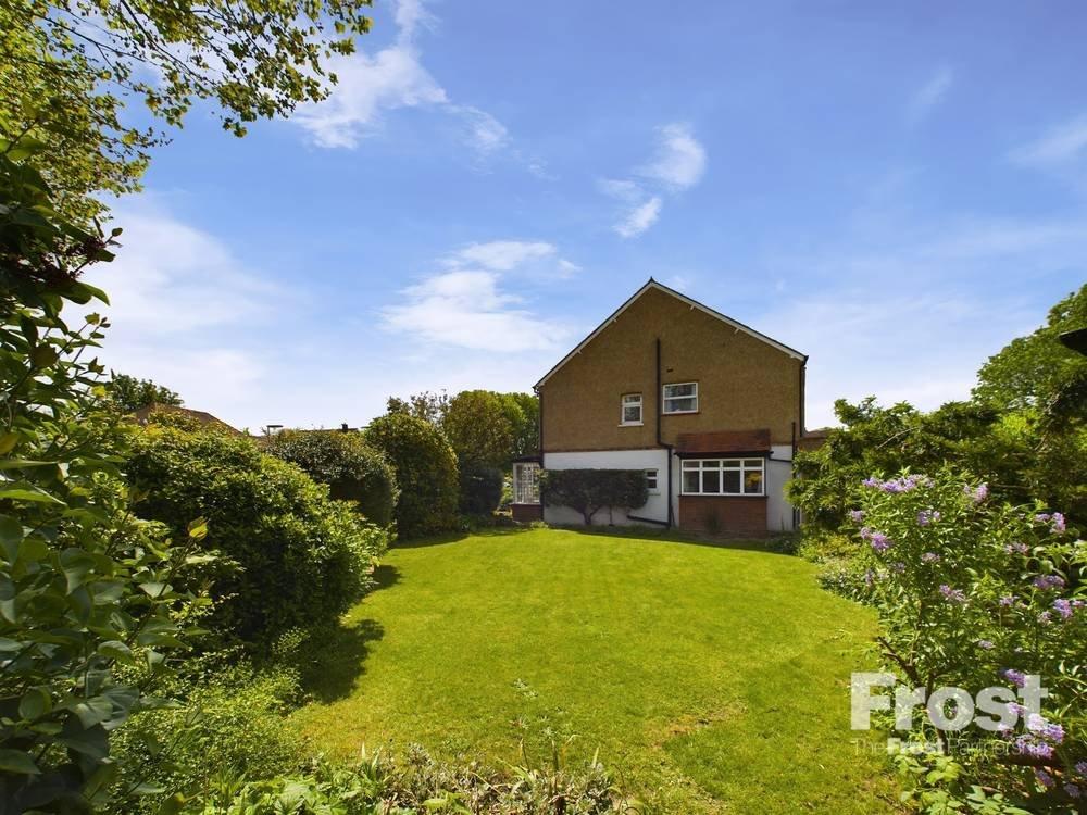 Greenlands Road, StainesuponThames... 4 bed semidetached house for