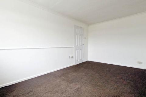 2 bedroom maisonette to rent, Kinross Crescent, Luton LU3