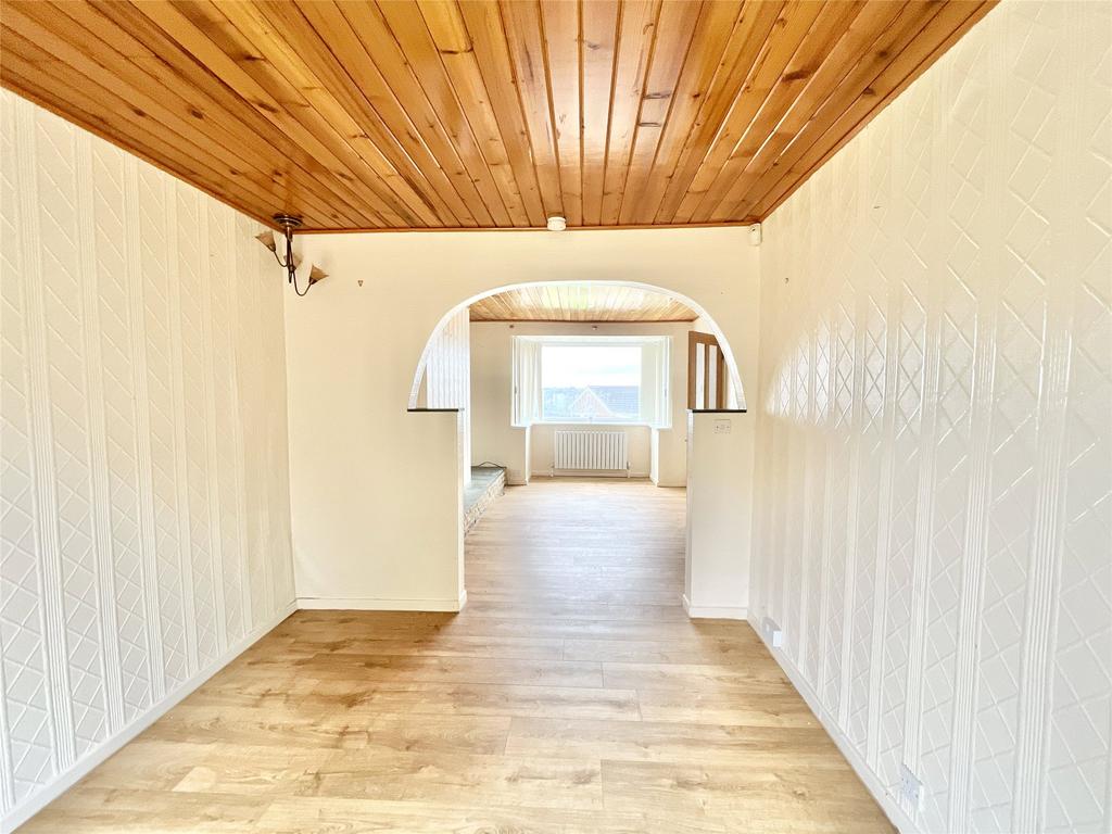 Lounge/Dining Area