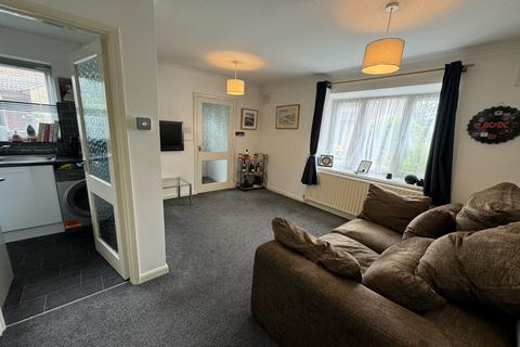 1 bedroom semi-detached house for sale, Countisbury Gardens, Addlestone KT15