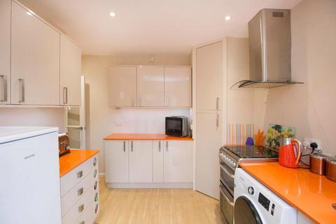 17 Boltons Close, Woking, GU22 8TW