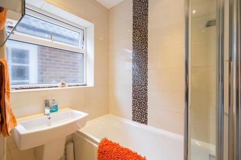 17 Boltons Close, Woking, GU22 8TW
